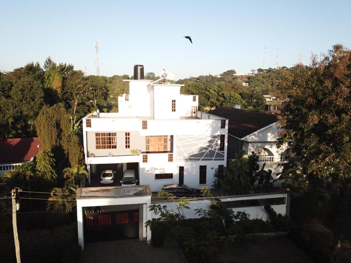 Arusha Royal Bed and Breakfast Esterno foto