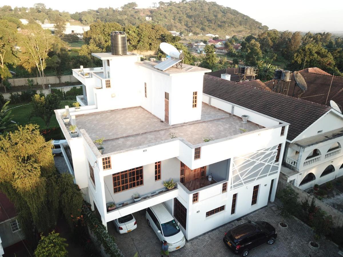 Arusha Royal Bed and Breakfast Esterno foto